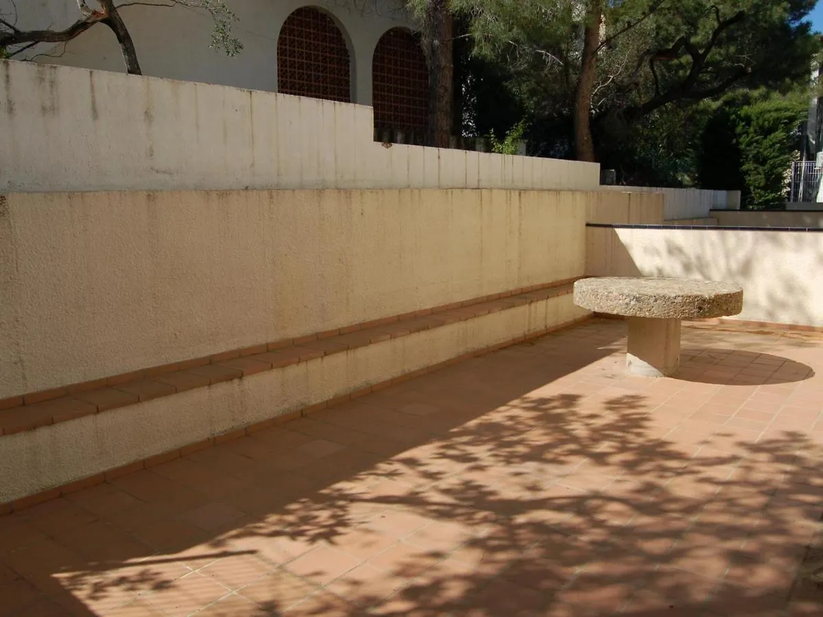 Apartamento Luminoso Con Terraza, Wifi, Garaje Y A 50M De La Playa En Llanca - Es-228-15