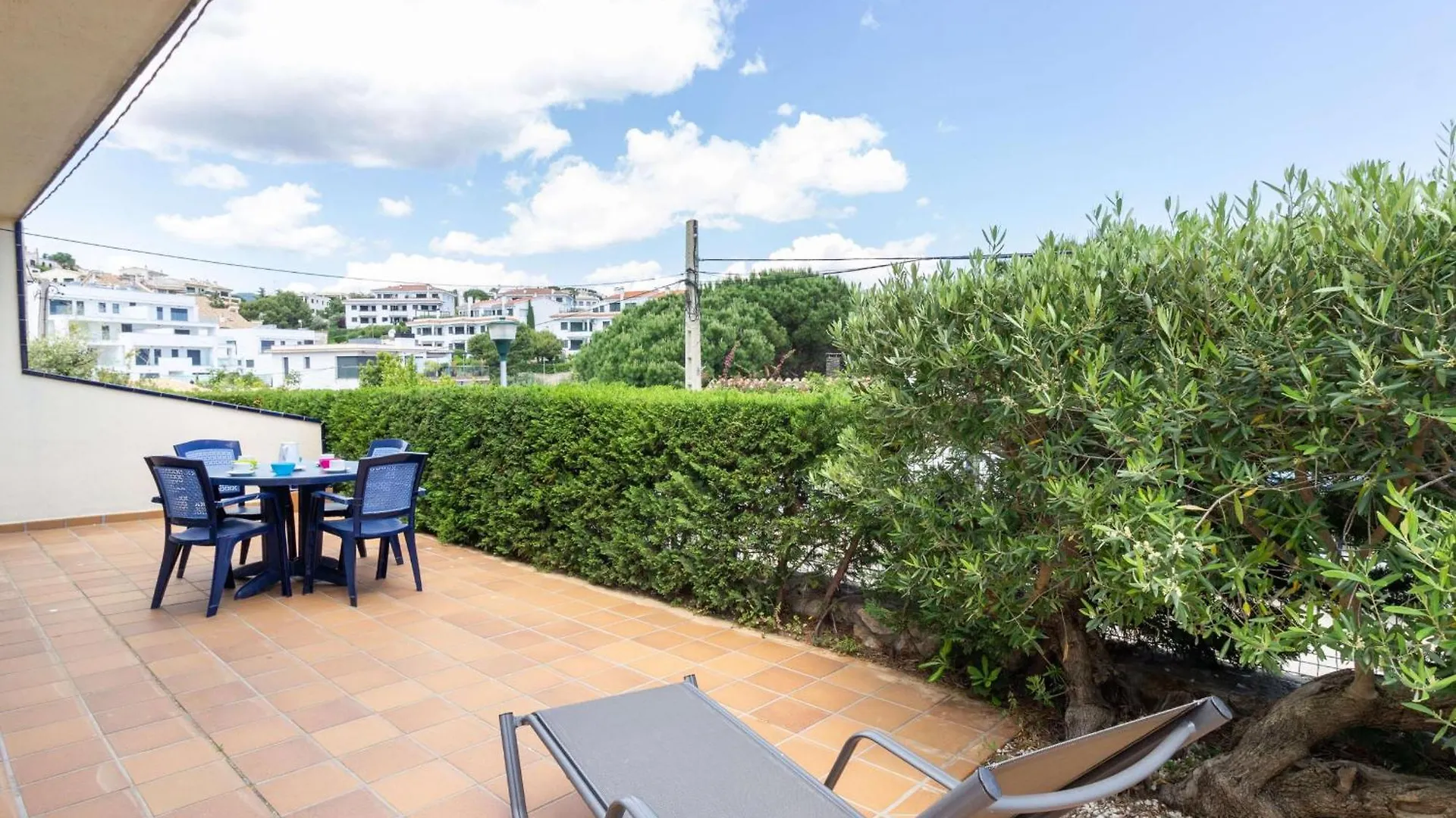 Apartamento Luminoso Con Terraza, Wifi, Garaje Y A 50M De La Playa En Llanca - Es-228-15 Spain
