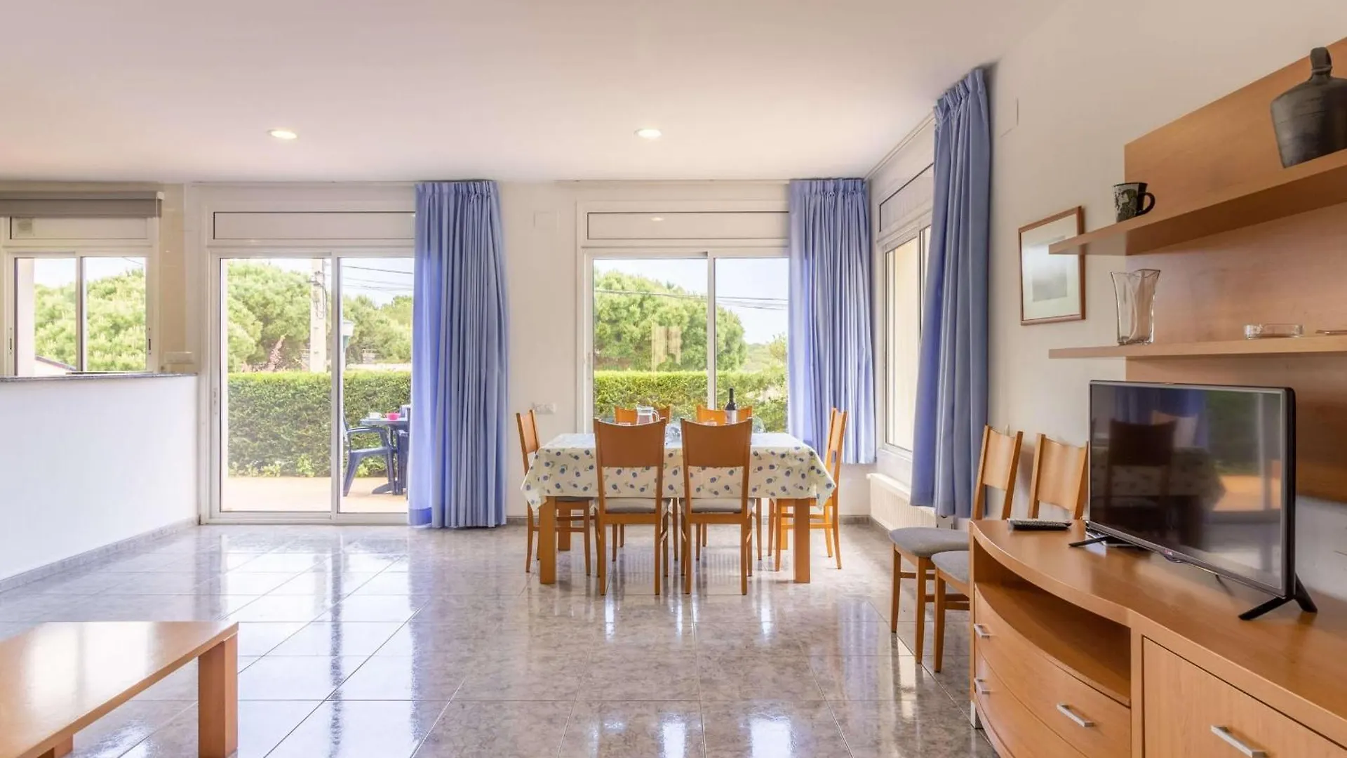 Apartment Apartamento Luminoso Con Terraza, Wifi, Garaje Y A 50M De La Playa En Llanca - Es-228-15