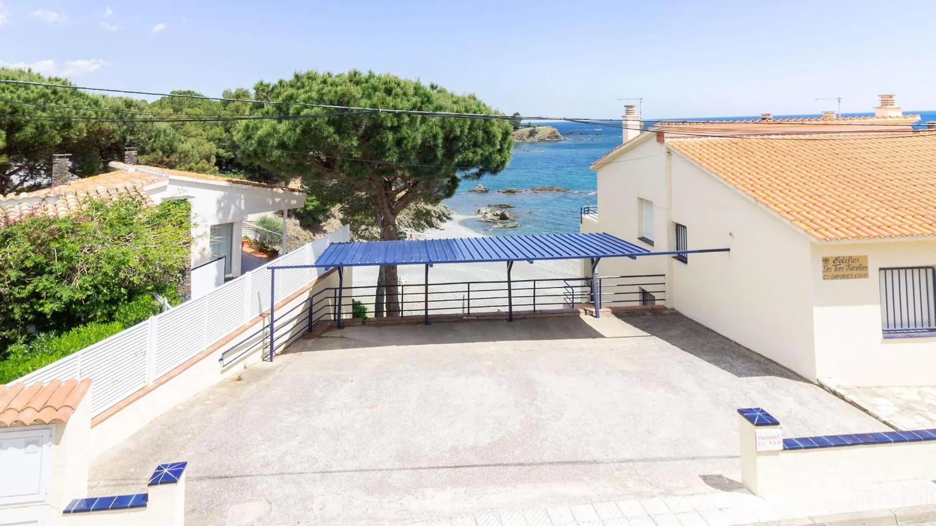 Apartamento Luminoso Con Terraza, Wifi, Garaje Y A 50M De La Playa En Llanca - Es-228-15