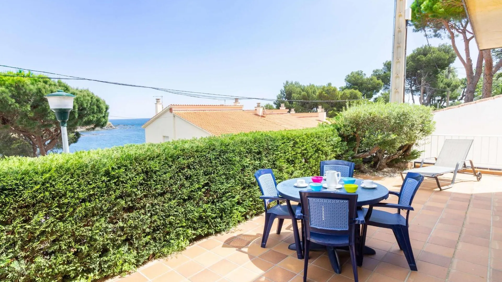Apartamento Luminoso Con Terraza, Wifi, Garaje Y A 50M De La Playa En Llanca - Es-228-15 location